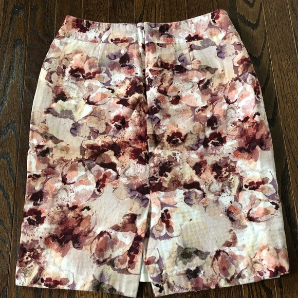 Ann Taylor Women’s 2 Red/Pink/Purple Floral Water Color Pencil Knee-Length Skirt - Picture 9 of 10